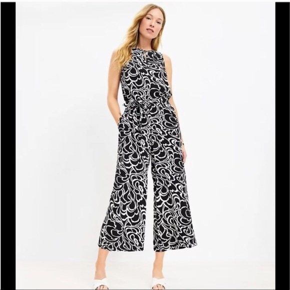 LOFT Keyhole jumpsuit - Picture 3 of 10